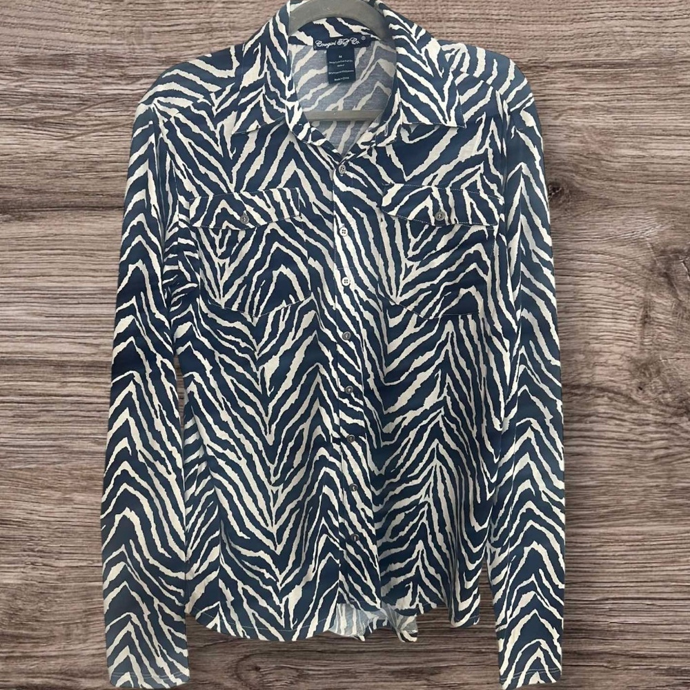 NWOT Cowgirl Tuff Blue Zebra Western Rodeo shirt top.  Medium. Strechy fabric.